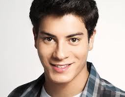'' O Sorriso Perfeito , O corpo magnifico , E o olhar Deslunbrante , Aguiar Não ah quem te suplante '' 3 Te amo @Aguiarthur