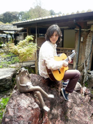 Guitarist 山口　誠 のホームページです。
Accoustic,Erectric,両方弾きます。
作曲・編曲もやっています。
VocalとGuitarのDuo,TRICKAHOLICのGuitaristです。