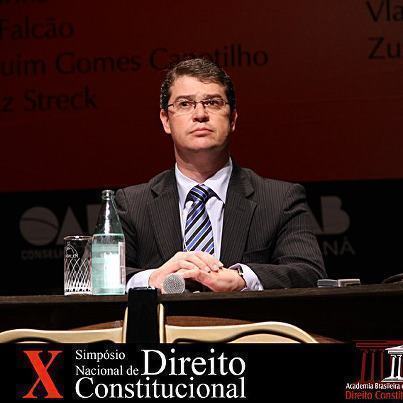 Advogado, professor mestre em Direito