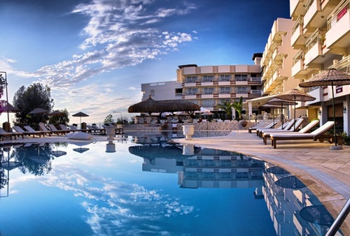 Hotel Carina ile, kendinizi şımartmak için, “hayata verilmiş bir mola…” / With Hotel Carina, to pamper yourself,
“take a break from life…”