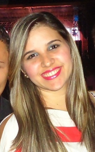 17 aninhos, pisciana, apaixonada pela familia,amigos, Festas,Música e meu ABC. F.C. Chata, ciumenta e sincera..!
