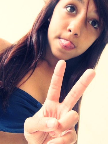 minha linda @Letticiiaa_ minha irma de sangue e coraçao @apracuu melhooor do mundoo @Juubs_Moraese a bff @negapekena :)