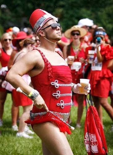 Add #REDDRESSRUN to your tweets to share your posts and pics. http://t.co/E4ALEggrjR