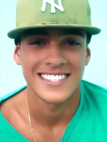 Tenho 18 anos, SOLTEIRO, quée saber mais me adc no Msn: kevin_5312@hotmail.com
                   Ou noo Facebook  :  http://t.co/PdG9y0fR