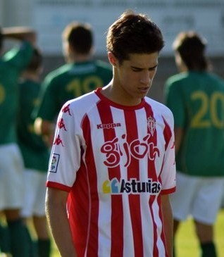 Antiguo alumno del Colegio de la Inmaculada de Gijón, estudiante de ingeniería mecánica y jugador del Real Sporting de Gijón .