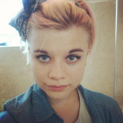 I'm Louisa, I'm 16, Christian. I love a wonderful God, my beautiful family and my amazing boyfriend, @_V4mps_ :)