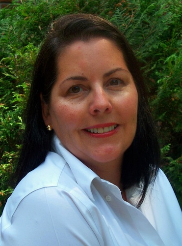Event planner extraordinaire, experienced fundraiser, communications consultant, tour operator and pizza fairy.