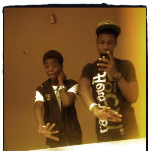 I 3 Dancing...I'm From the #MidwestNation..I have a Dance Crew Called YG TF Im Also with FlamezGang..Im A #Jerkaholic I #FollowBack ....FOLLOW ME !