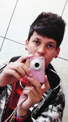 MEU  bobo , chato , irritante , palhacinho , meigo , lindo , perfeito , ciumento  u-u eu te amo muito tá? e você é SÓ M-E-U ok? ok (:  ♥ nath oliveira aqui ♥