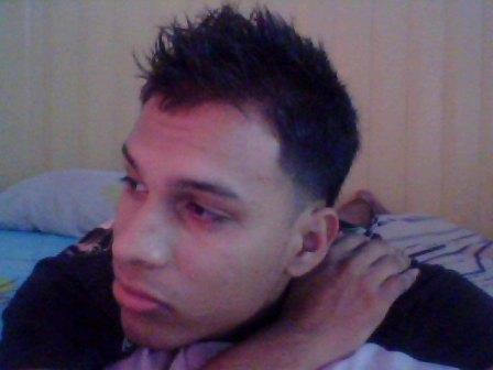 19 Year old Latino defined by Ambition, Humour and Optimism!
Motto Reads: Sucess and Nothing Less....Ya tu sabes! (Y)