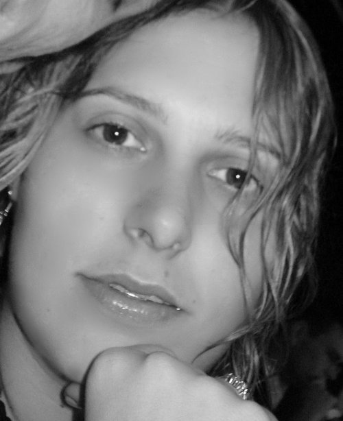I'm a girl without masks... you can choose: like me or not... but I don't care if you don't