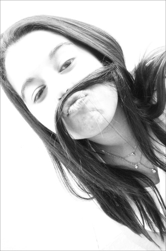 Maay , qaze 18 anns *-* .. (: