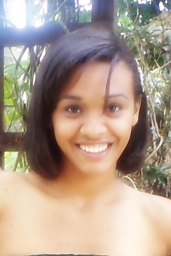 Estudante de Secretariado executivo Bilíngue, menina simples e filha do Rei...