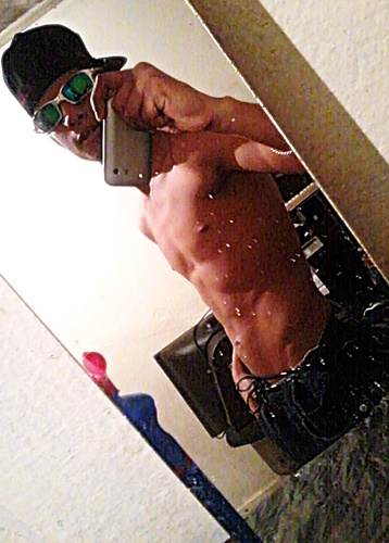 eu só feio chato  mais as amizade eu cuido ai  só mais alguma coisa só me add no msn:             nego_ooi@hotmail.com