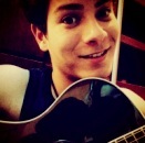 Simplesmente uma pessoa que é fã do @aguiarthur .  ♥