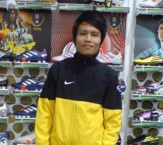 simple person. love football n cars. hye, nice to meet all of you guys!