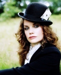 Your friendly local sorceress. I don't make love potions or entertain little kids.