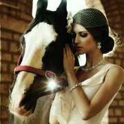 وتقبلي مللي .. 
وذبذبتي .. وسوء تصرفاتي ..
فأنا كماء البحر في مدي وفي جزري وعمق تحولاتي ..
إن التناقض في دمي ...
وأنا احب تناقضاتي