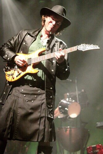 I show people how to play guitar. I also help people make great home studio recordings, without breaking the bank!