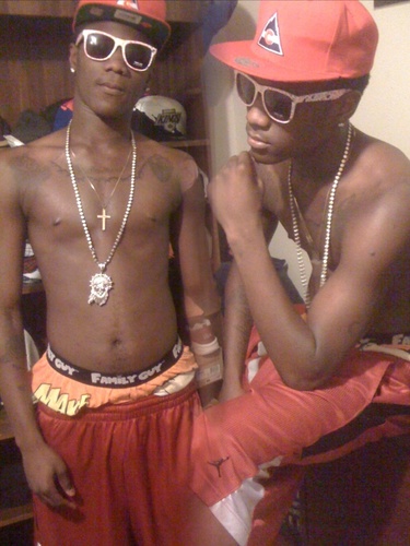 I Lovee making M.O.N.E.Y its in my blood...bt follow me nd ill follow back