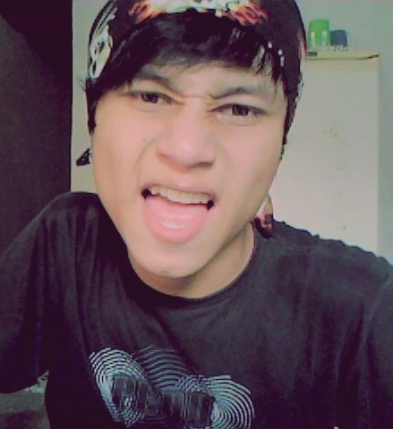 Eu que vivo com α cαbeçα nα luα, com músicα no ouvido e corαção nα bocα  / FOLLOW-ME ?