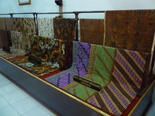 Follow @BatikKain aneka kain batik berbagai motif ada disini | SMS: 088806115535 |  PIN BB: 3211DF7F