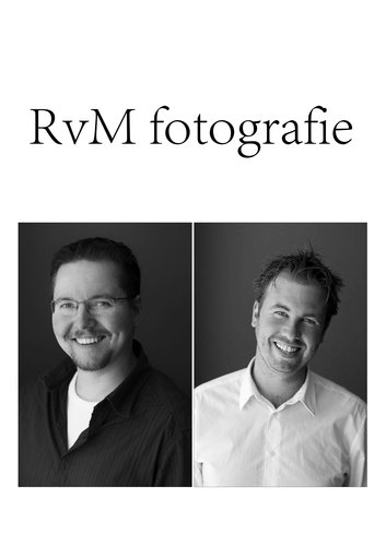 2 super-enthousiaste trouwfotografen maken de mooiste foto's vol gevoel op je bruiloft. Mail of bel voor een vrijblijvend kennismakingsgesprek.