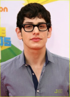 hello there!! im robbie shapiro.im on victorious with my best pal rex power.dating my cute gf:@ciana51
