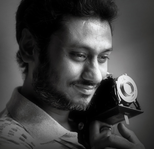 We here at TEJAS SHAH PHOTOGRAPHY have this tradition of delivering the sharpest and edgiest images throgh camera lenses.