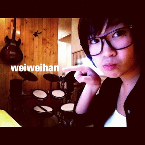 Official Twitter  FC  WeiWei V16 AF8
We are แก๊งค์ปลั๊กไฟ  หัวใจมีฝัน   เยยยยยยยยยยย้  อิ เยเอเอ...