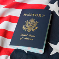 Cuenta con el propósito de orientar al público sobre las leyes de migración de los Estados Unidos. Si  quiere viajar, hágalo legalmente.