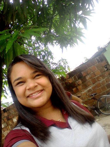 Sou simpatica,' Eu sorrio bonito e deixo os outros querendo sαber o segredo que me fαz feliz; XD,tenho ,soou Flamenguista,sou uma pessoa extrovertida,