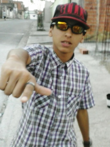 #Santista , Pagoodeiiro , Ousado&Alegre , Booleeiro ,   Nãao tenho mtto oque dizeer KKKK' , Pergunteem ? http://t.co/Xg2NMEDk6r