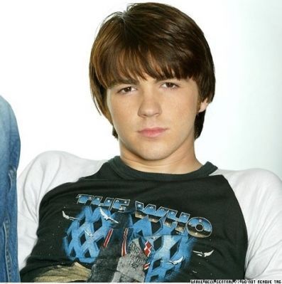I love drake bell so much! Please follow me if you do too :) I also follow back ;D IM A DRAKESTER!