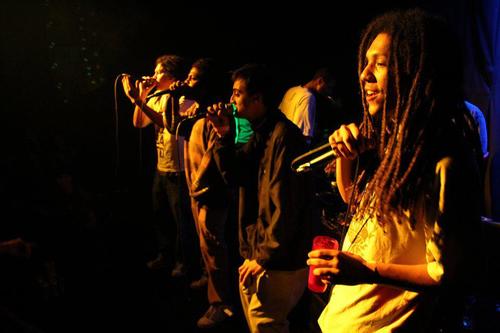 Um twitter pra dar uma fortalecida pros mlks da Rapa , aqui vamos postar frases das músicas ,shows etc ♥