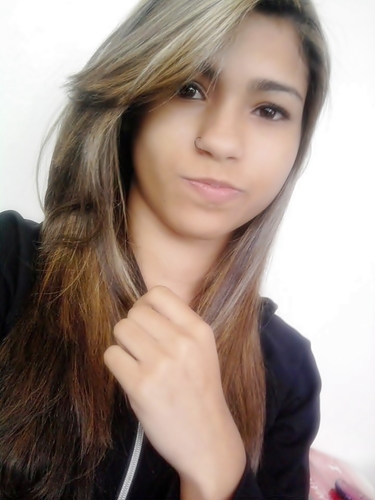 Vou sorrir mesmo triste. Vou me levantar mesmo após cair.Sempre fui assim, feliz, persistente e acima de tudo forte !