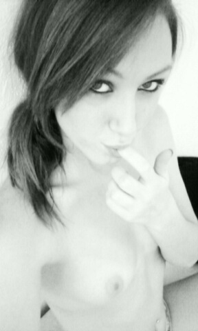 I'm 18 sweet fun, sexi and can show you a good time (; Hehe cum play with me!