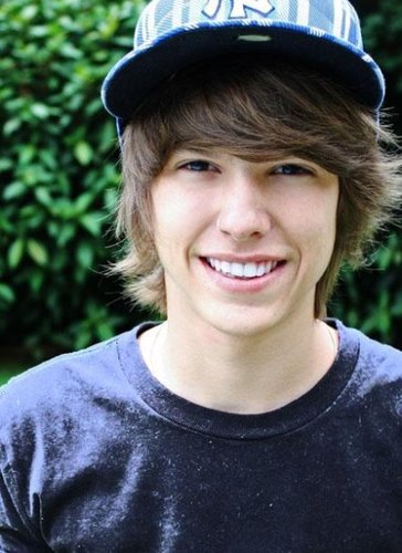My name is Filip. I've 14 years old.She is my everything:https://t.co/tFPM3AwNlD. I'm boy Directioner. x