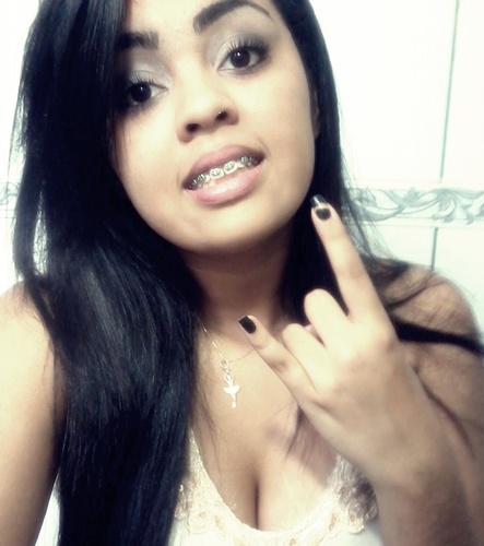 Chata,ignorante e feia.