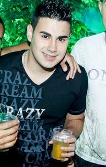 Estudante de inglês da (LSI) ,téc. em arquitetura, academista, escorpiano,viciado em música, São paulino e gerenciador da Persianas Sued.
