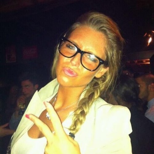 Je suis Fans de Aurélie S.S , Je la suit a du 4000%, Une Fille en Or & Magique 3 Je t'aime énormément 3 Mon Rêve te rencontrer