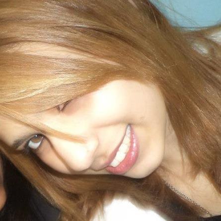 apenas uma garota com a alegria de uma criança;
a malícia de uma adolescente;
e sentimentos de mulher