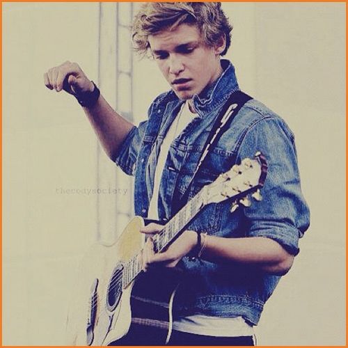 British, Crazy, Simpsonizer, Gleek, Starkid, Darren Criss fan and MASSIVE Klaine shipper and HUGE Melin fan! Cody followed and retweeted 12/9/12,