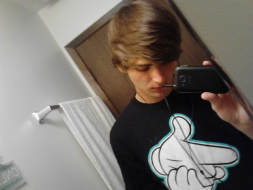 main account Avenson_44 made this one just so i can tweet and be me..