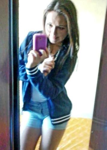 ♪♪♪

                                  Novo Twitter : @thuaanyalves_      *;
