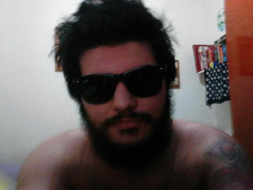 Ateu, nerd, cético, humanista secular, zumbimaníaco, graduando em História.