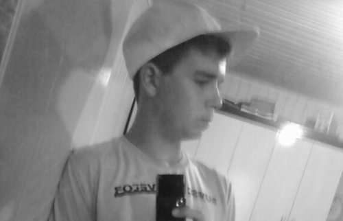Sou aquele que você NUNCA sera,
Posso não ser perfeito,Mαis são os meus defeitos que fazem eu ser único.
ㅤ