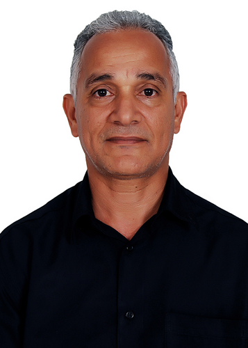 Nordestino, lutador, feliz. Vivi mais de 60 outubros, filhos, netas e amor. Trabalho e preservo, saude fisica e espiritual. Grato ao Senhor do universo, sempre.