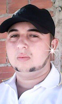Nunca deixes de sorrir, nem mesmo quando estiver triste, porque nunca se sabe quem pode se apaixonar por teu sorriso.