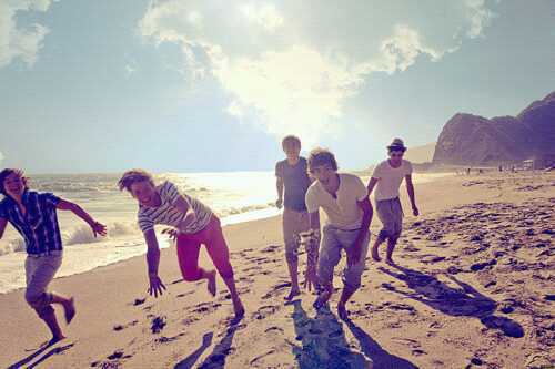 I LOVE ONE DIRECTION...GOING TO SEE THEM NEXT YEAR....JELLY ?
YOU SHOULD ALL FOLLOW ME XXX
LOVE YOU ALL XXX